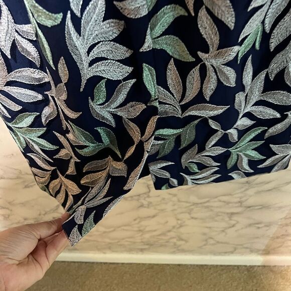 JS Collections HALLIE CAPE MIDI DRESS - Picture 7 of 10